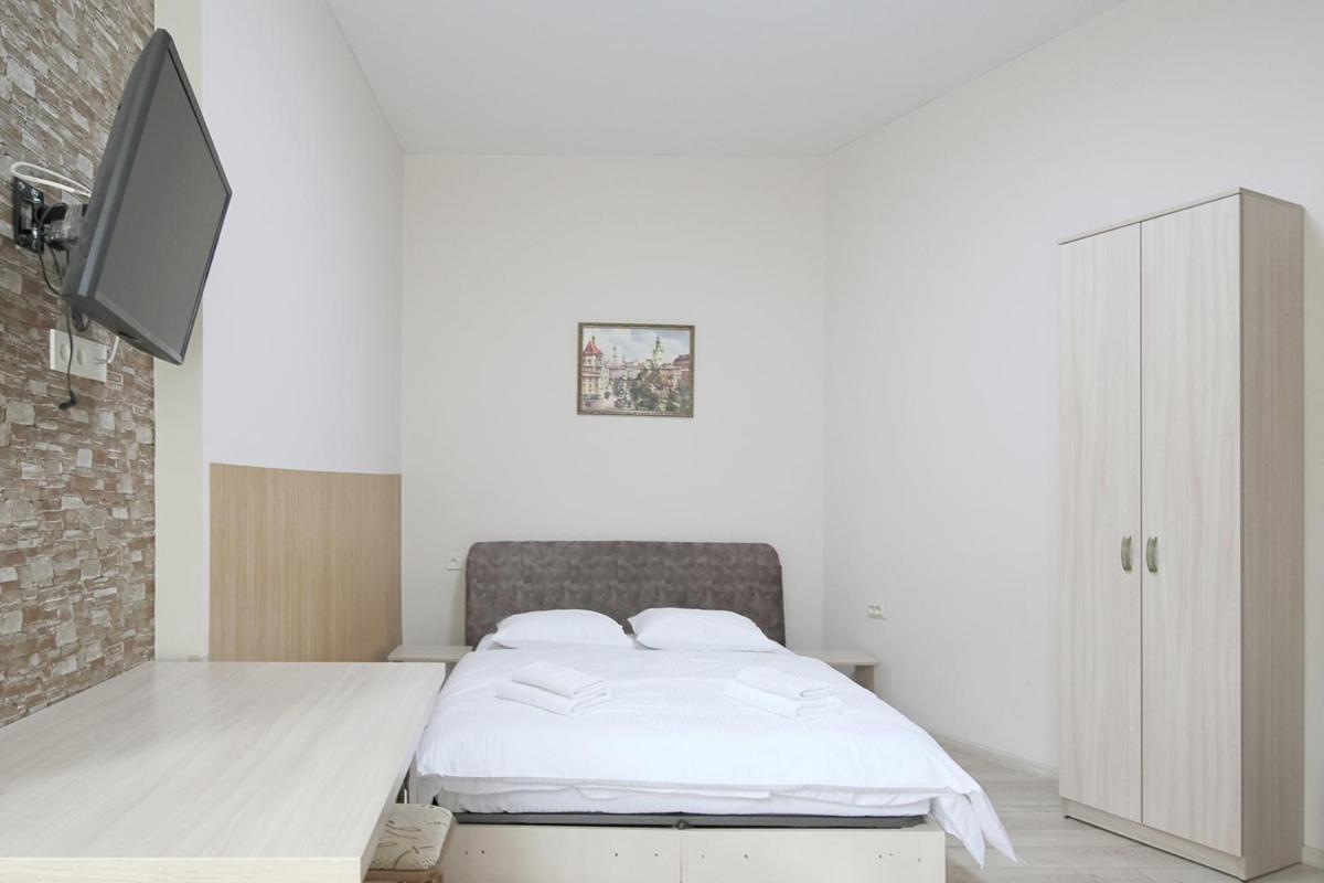 Buk Apartments On Doroshenka 25 Lviv Exterior photo