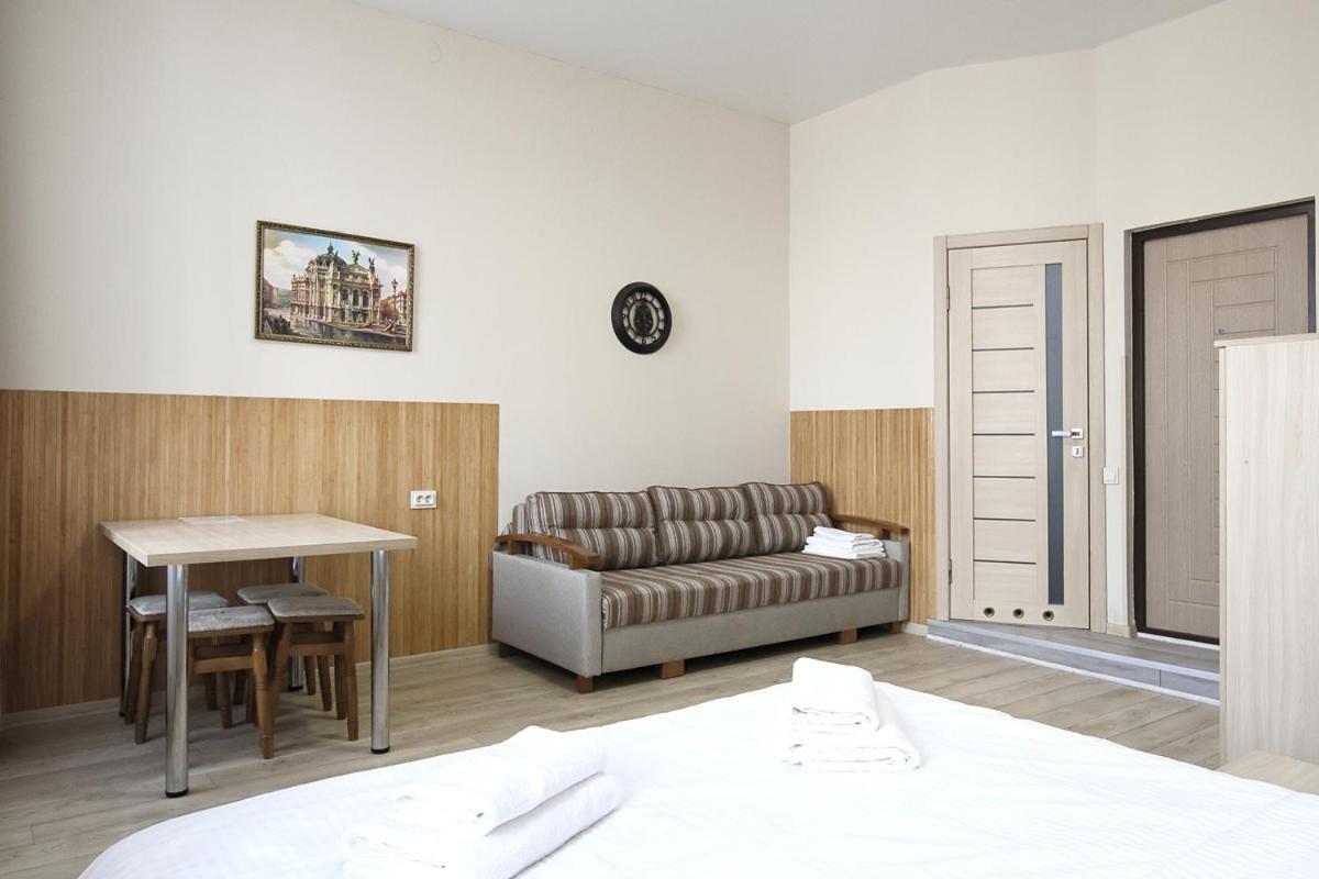 Buk Apartments On Doroshenka 25 Lviv Exterior photo