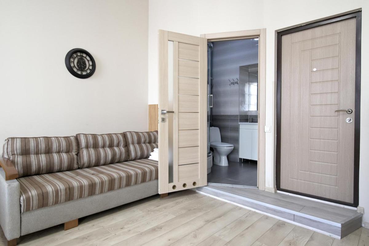 Buk Apartments On Doroshenka 25 Lviv Exterior photo