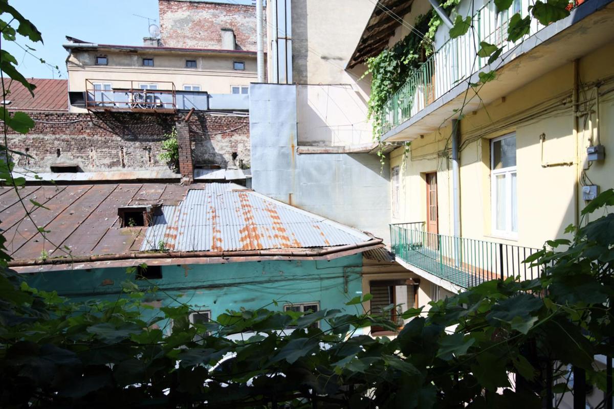 Buk Apartments On Doroshenka 25 Lviv Exterior photo