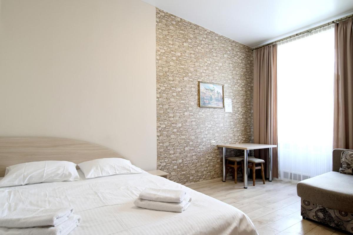 Buk Apartments On Doroshenka 25 Lviv Exterior photo