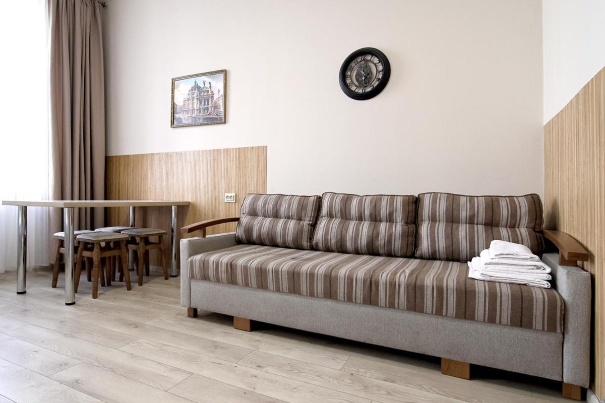 Buk Apartments On Doroshenka 25 Lviv Exterior photo