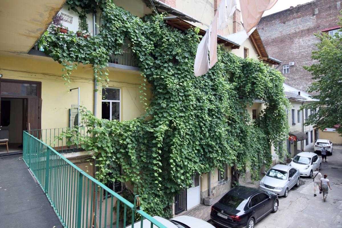Buk Apartments On Doroshenka 25 Lviv Exterior photo