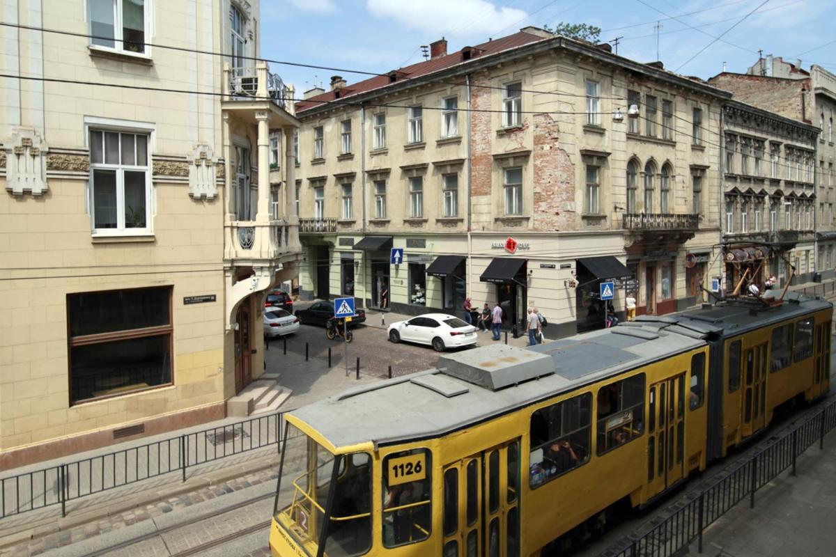 Buk Apartments On Doroshenka 25 Lviv Exterior photo