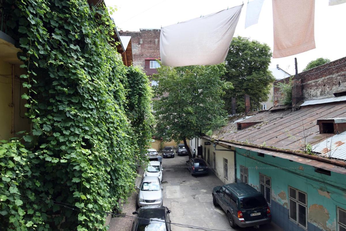 Buk Apartments On Doroshenka 25 Lviv Exterior photo