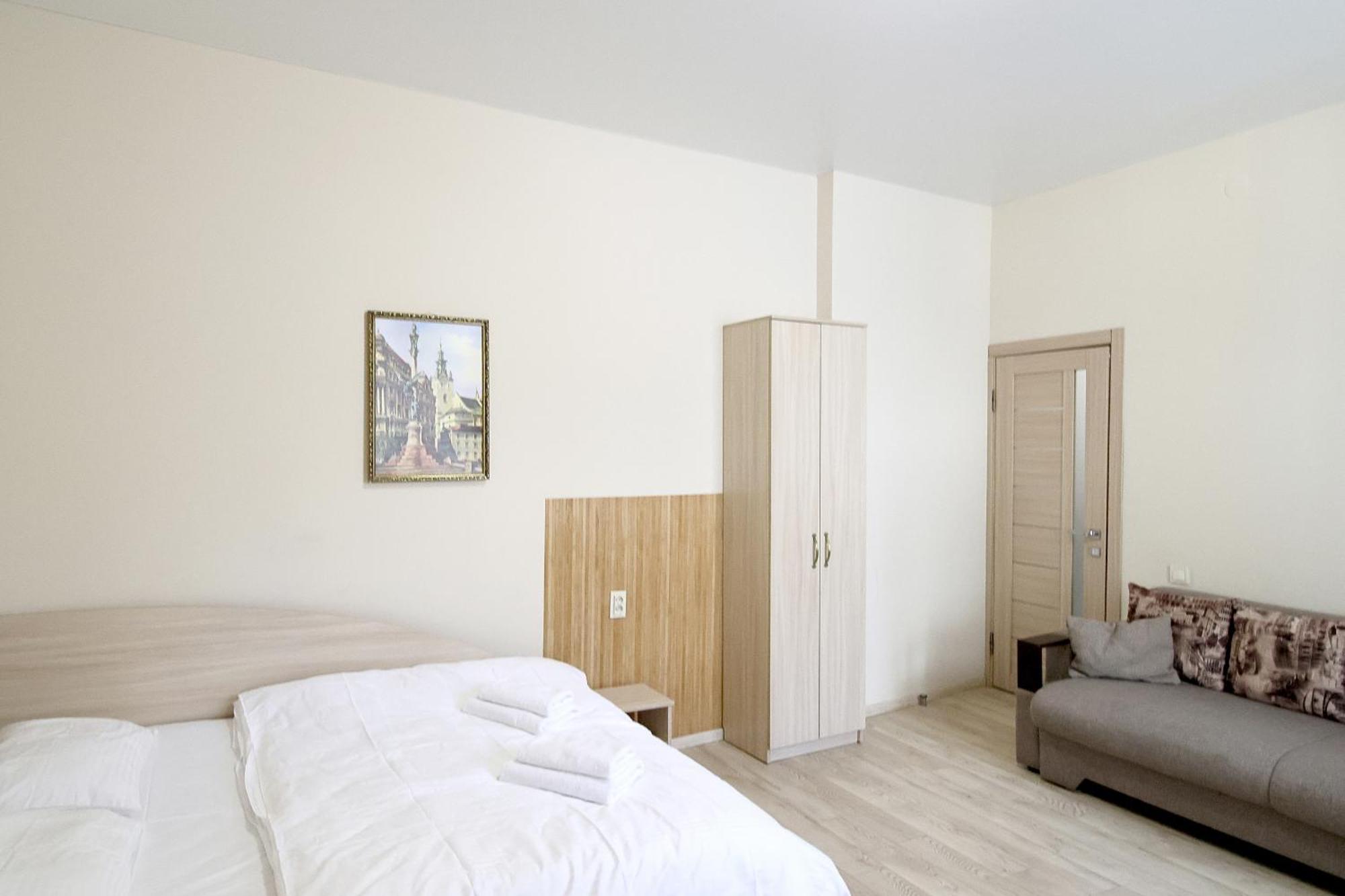 Buk Apartments On Doroshenka 25 Lviv Exterior photo