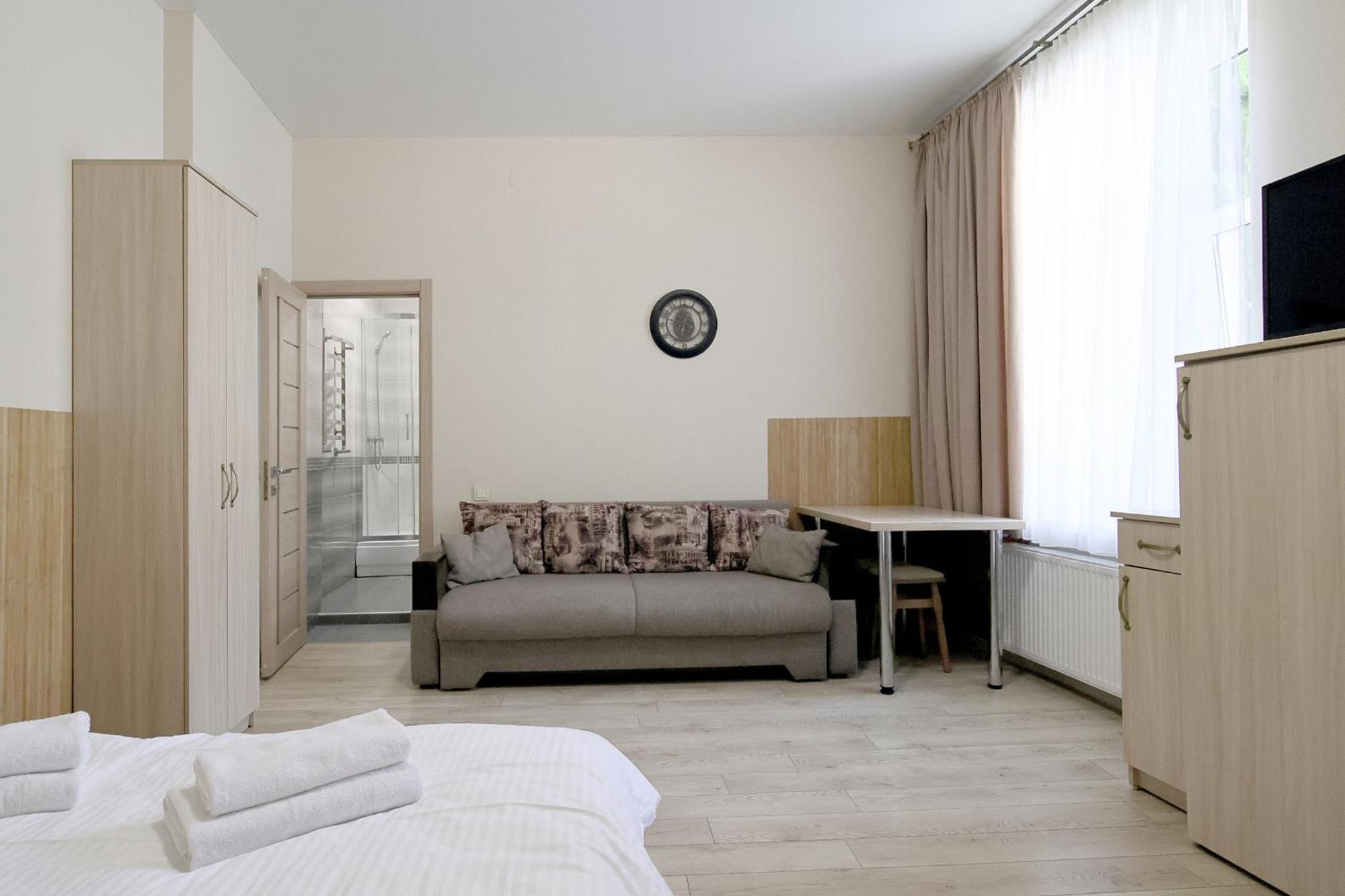 Buk Apartments On Doroshenka 25 Lviv Exterior photo