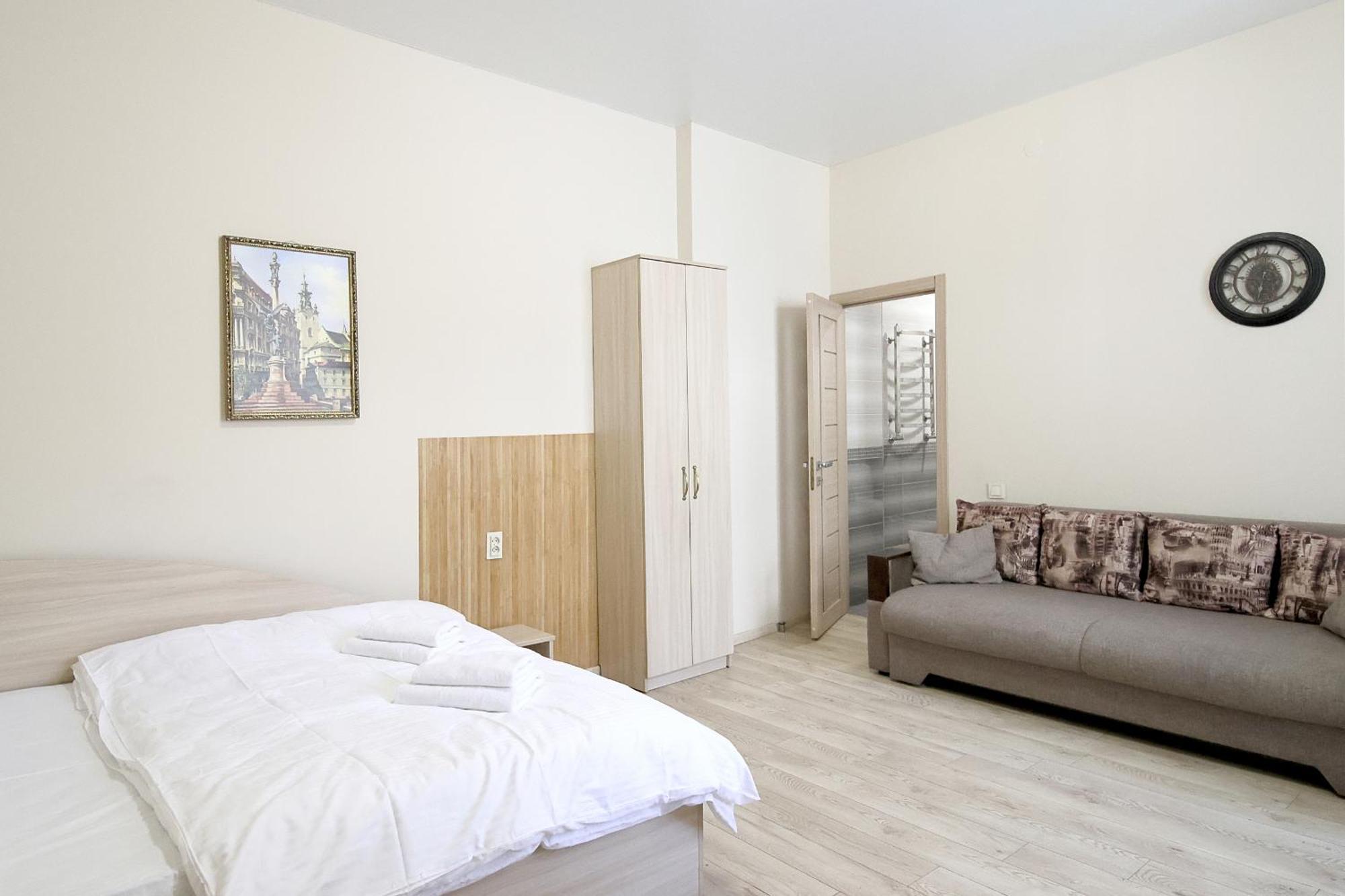 Buk Apartments On Doroshenka 25 Lviv Exterior photo