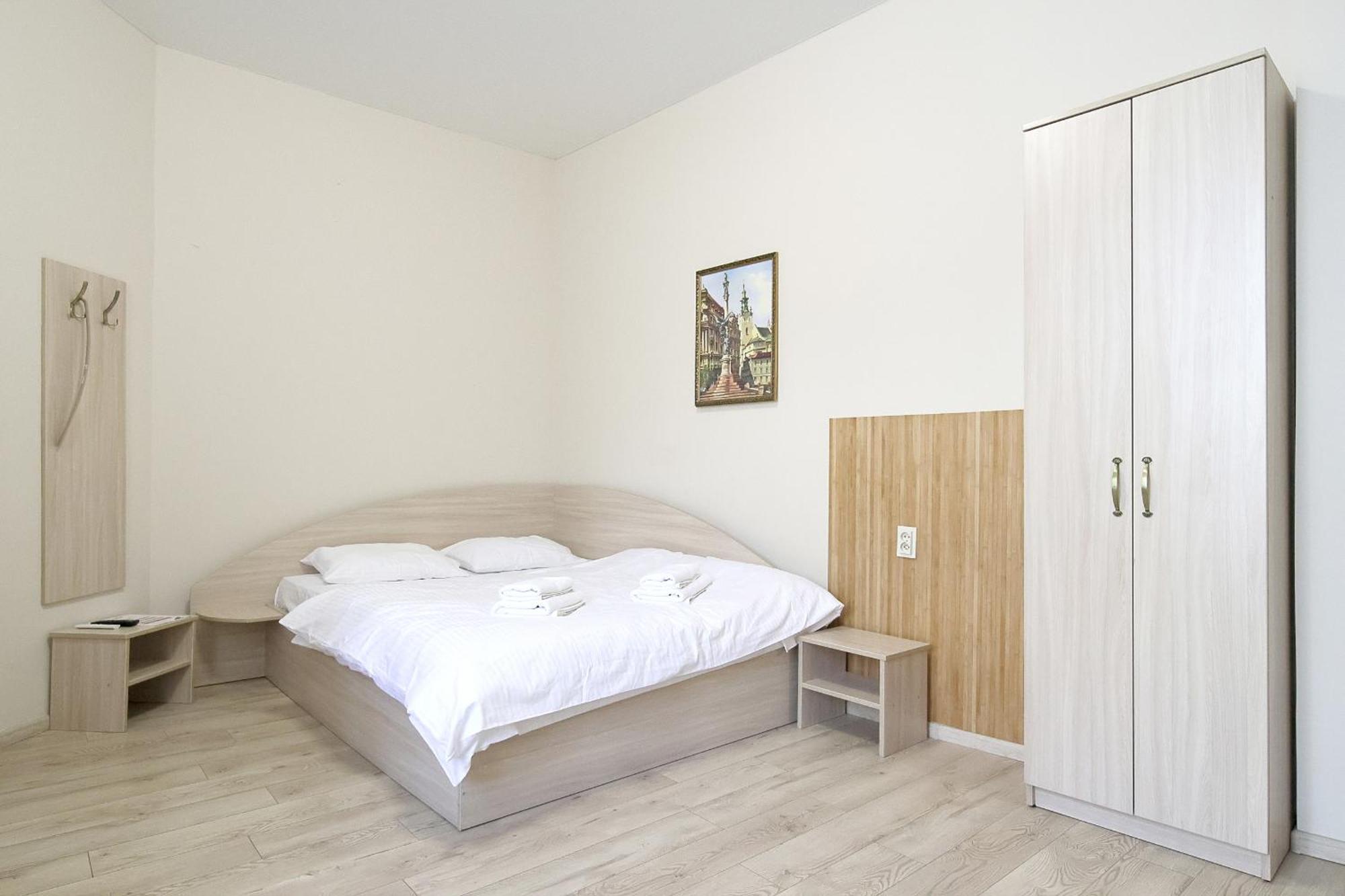 Buk Apartments On Doroshenka 25 Lviv Exterior photo